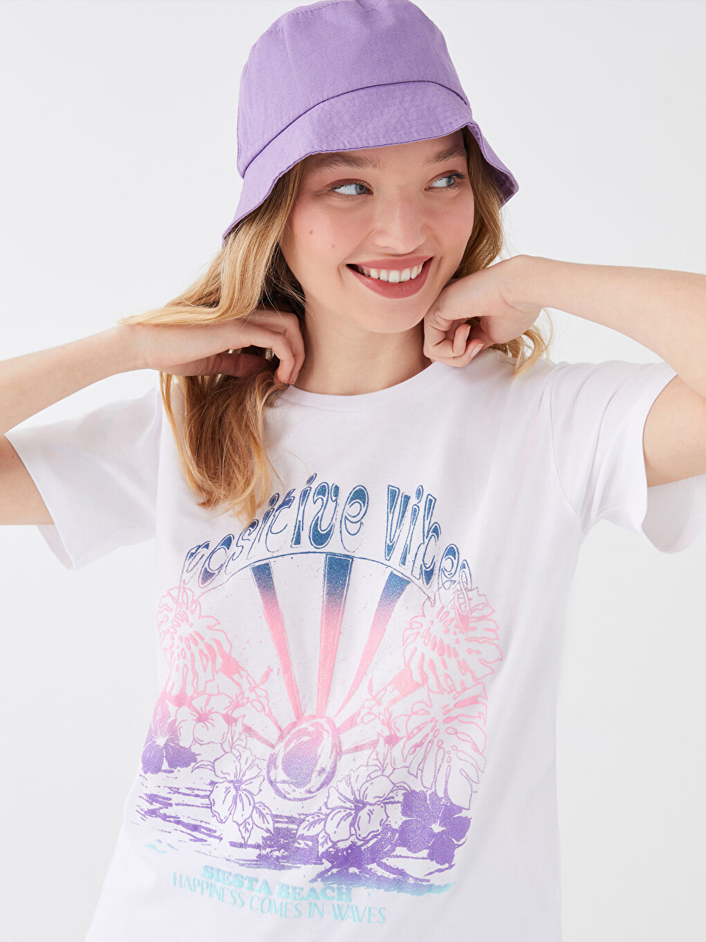 Beyaz Bisiklet Yaka Baskılı Kısa Kollu Kadın Tişört