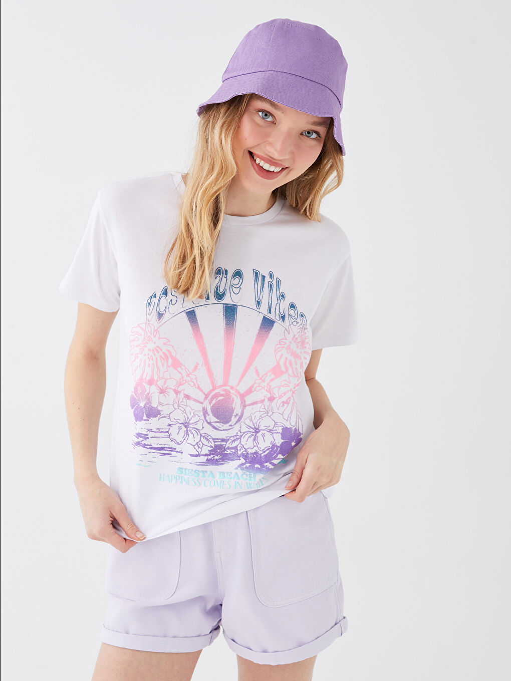 Beyaz Bisiklet Yaka Baskılı Kısa Kollu Kadın Tişört-1