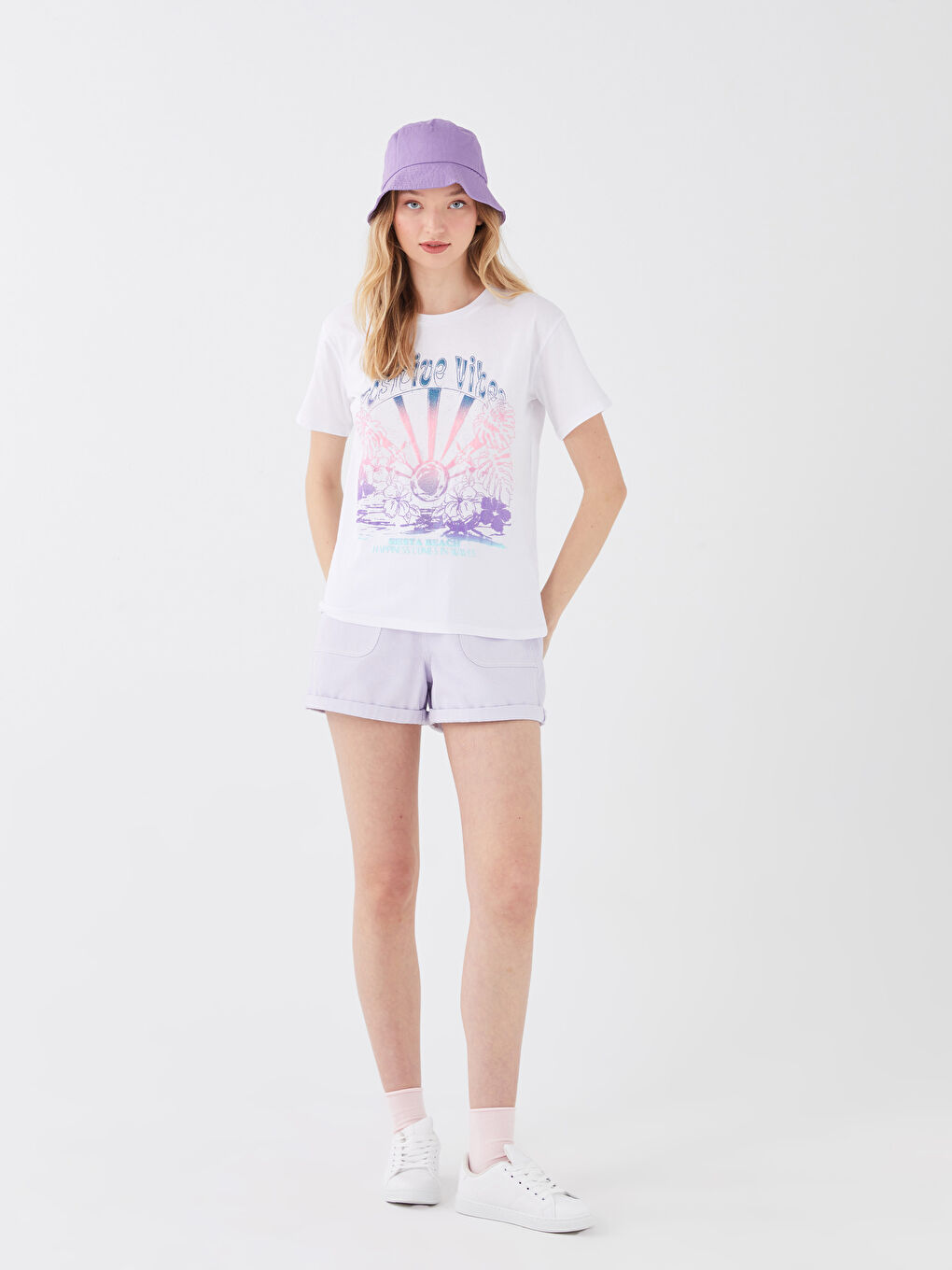 Beyaz Bisiklet Yaka Baskılı Kısa Kollu Kadın Tişört-2