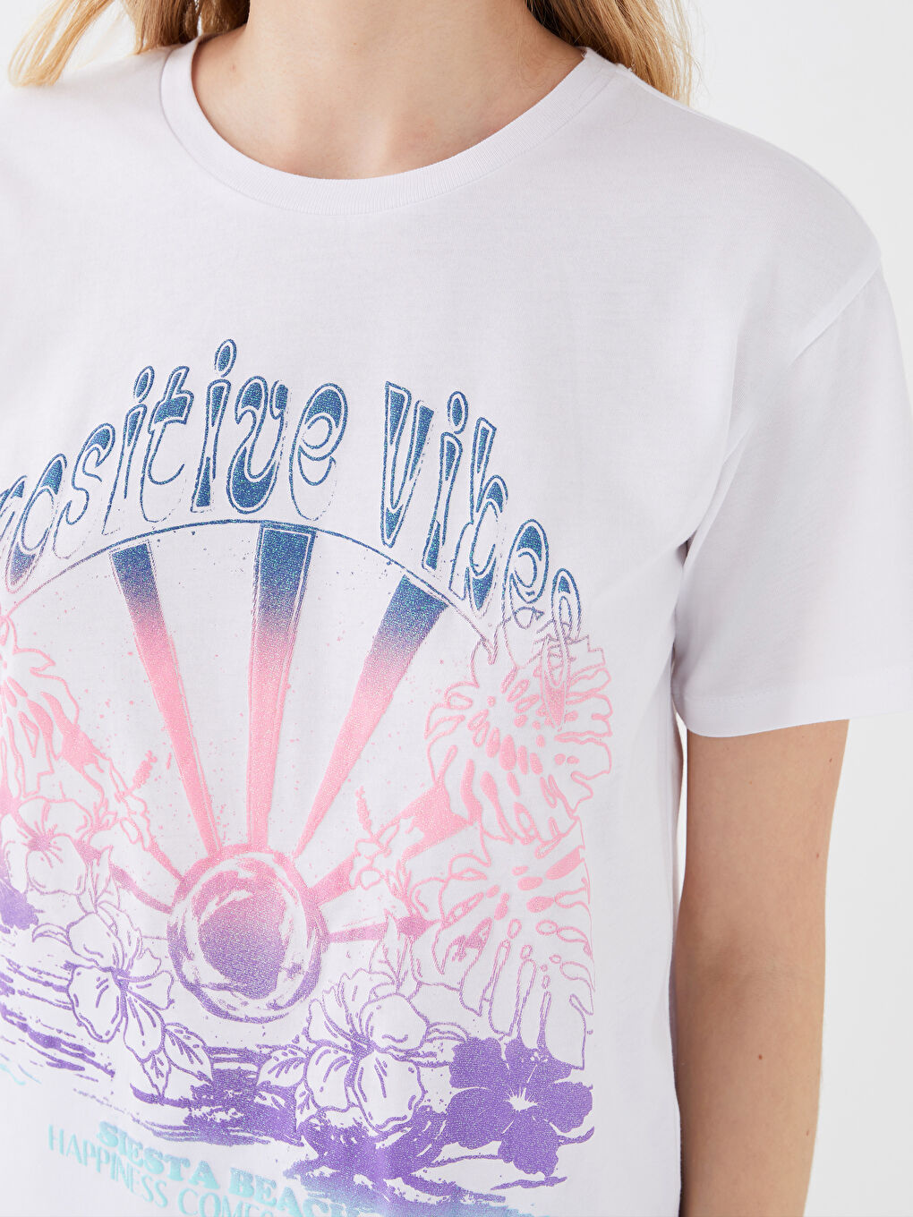 Beyaz Bisiklet Yaka Baskılı Kısa Kollu Kadın Tişört-3