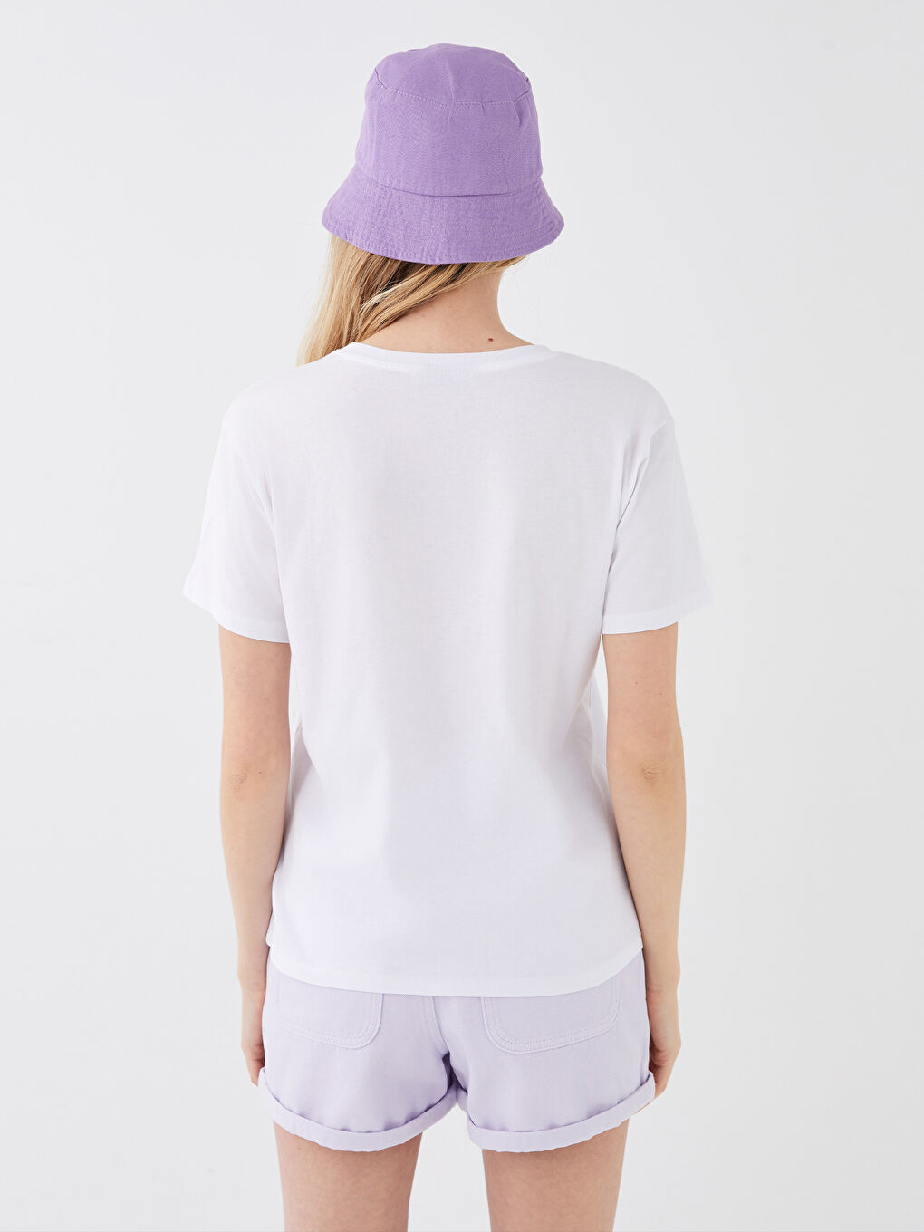 Beyaz Bisiklet Yaka Baskılı Kısa Kollu Kadın Tişört-4