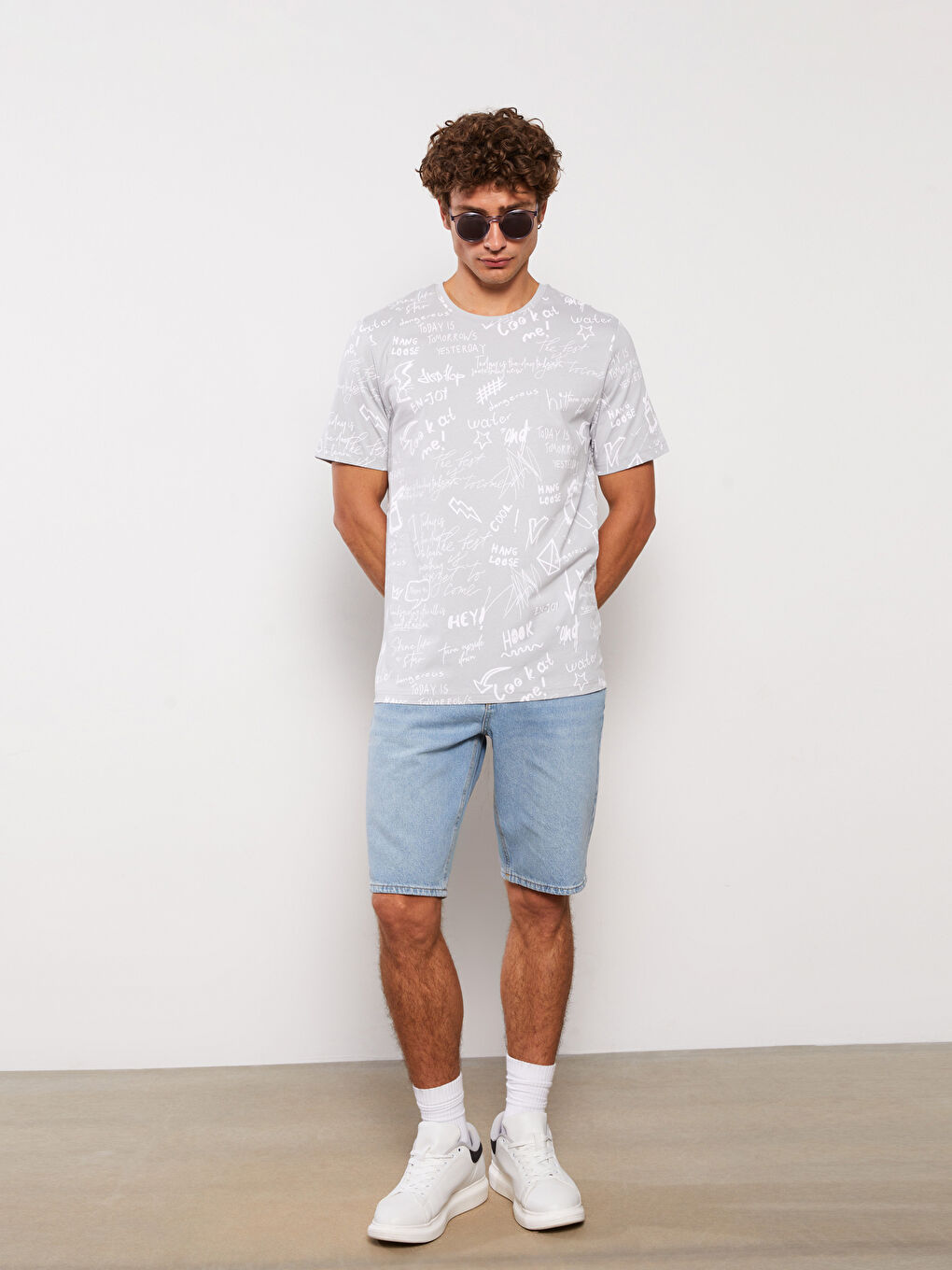 تيشيرت رجالي ياقة دائرية كم قصير مطبوع قطن ممشط-1