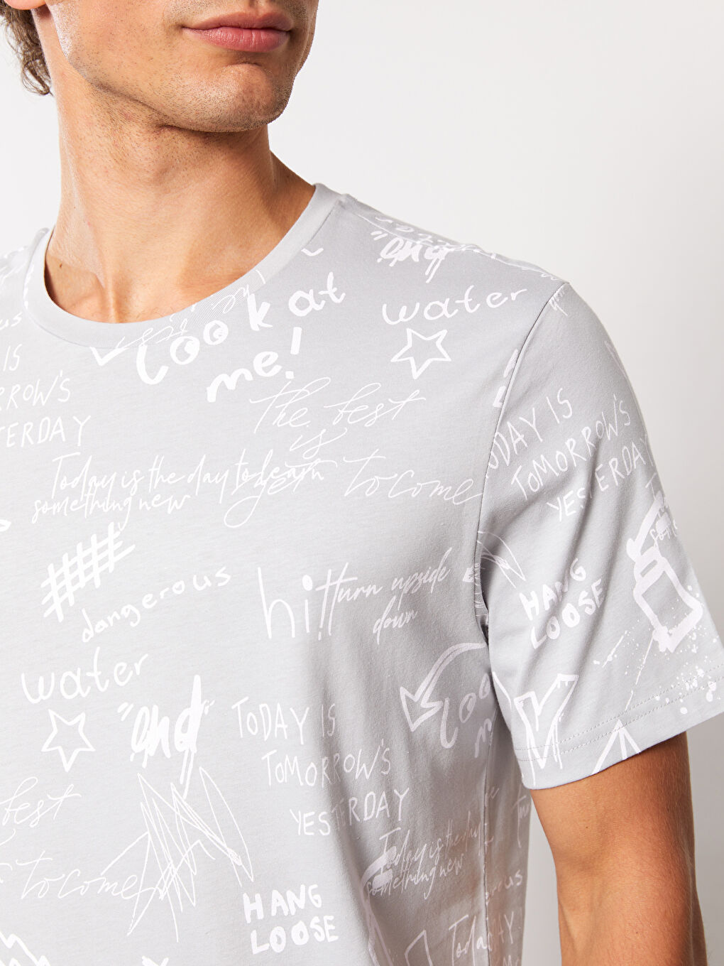 تيشيرت رجالي ياقة دائرية كم قصير مطبوع قطن ممشط-3