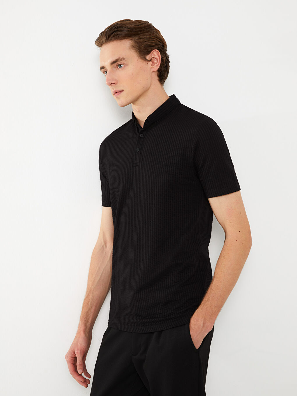 تي شيرت رجالي بياقة بولو وكم قصير مخطط-1