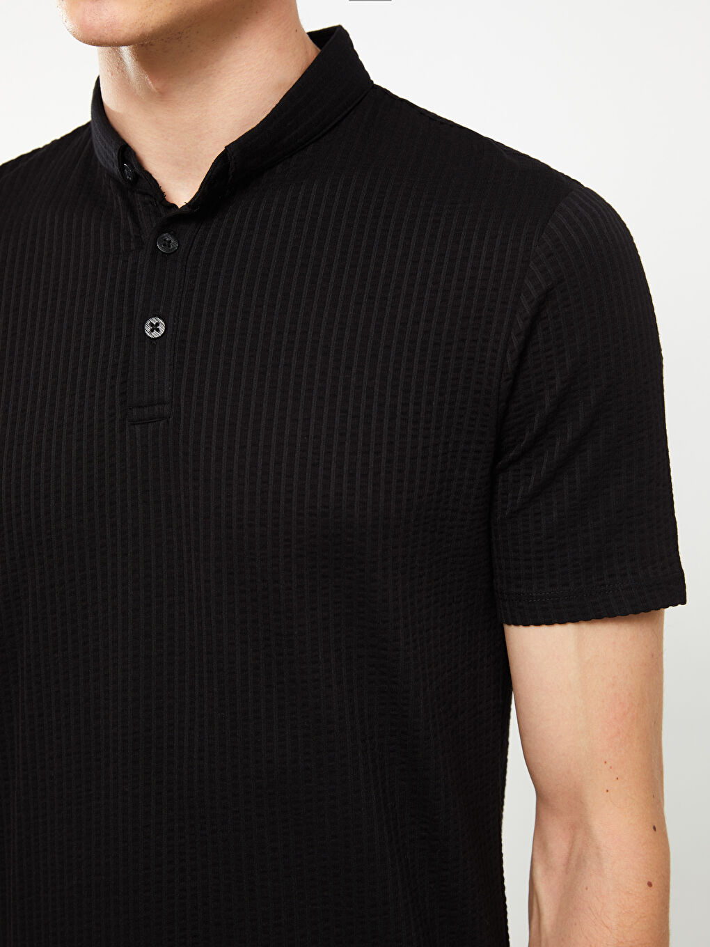 تي شيرت رجالي بياقة بولو وكم قصير مخطط-2