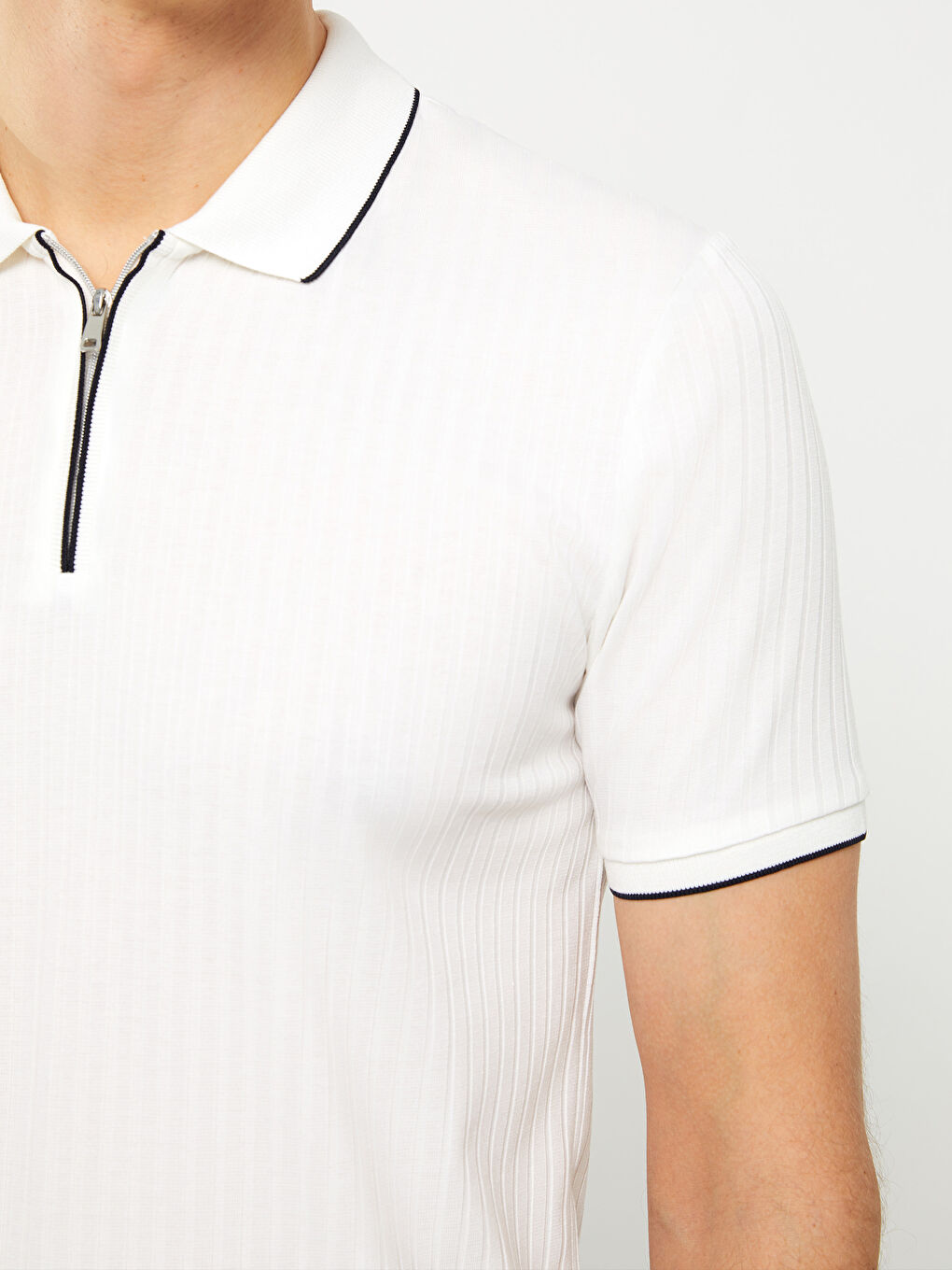 Beyaz Polo Yaka Kısa Kollu Erkek Tişört-3