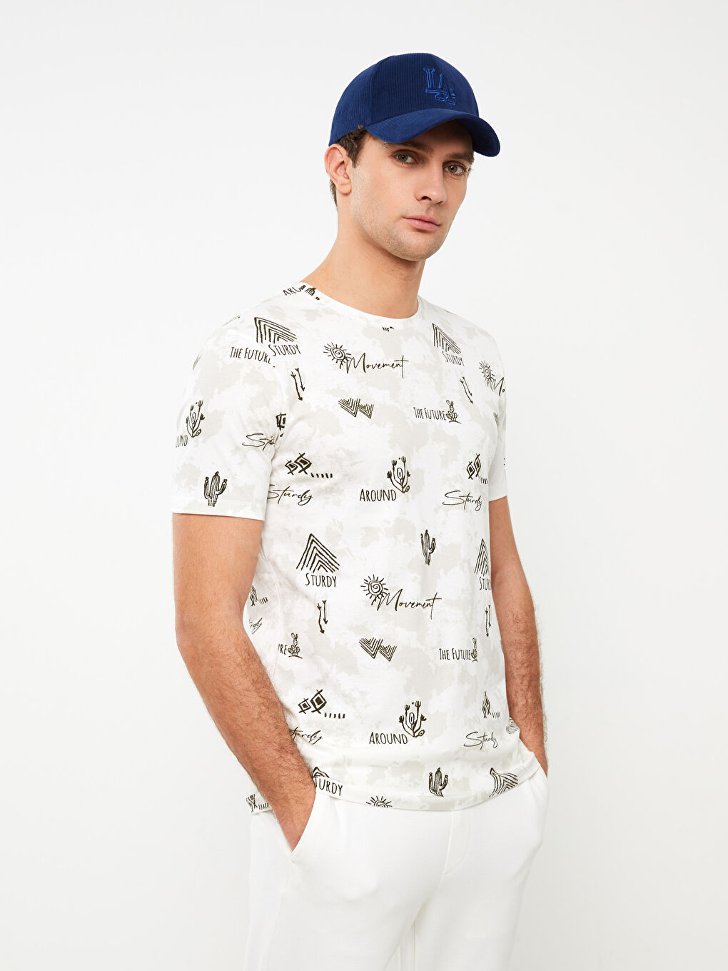 Ерлерге арналған трикотаж дөңгелек жағалы қысқа жең өрнекті футболка