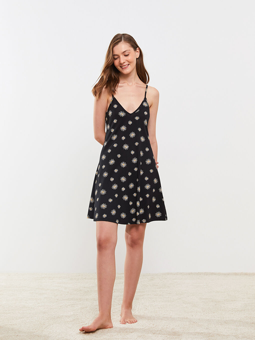 قميص نوم نساء قطن مزهر بحمالات و عنق V