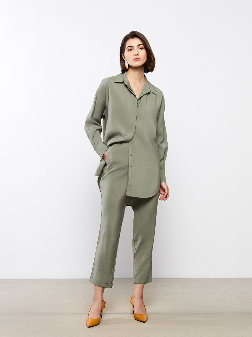 Women's Carrot Fit Plain Trousers-1