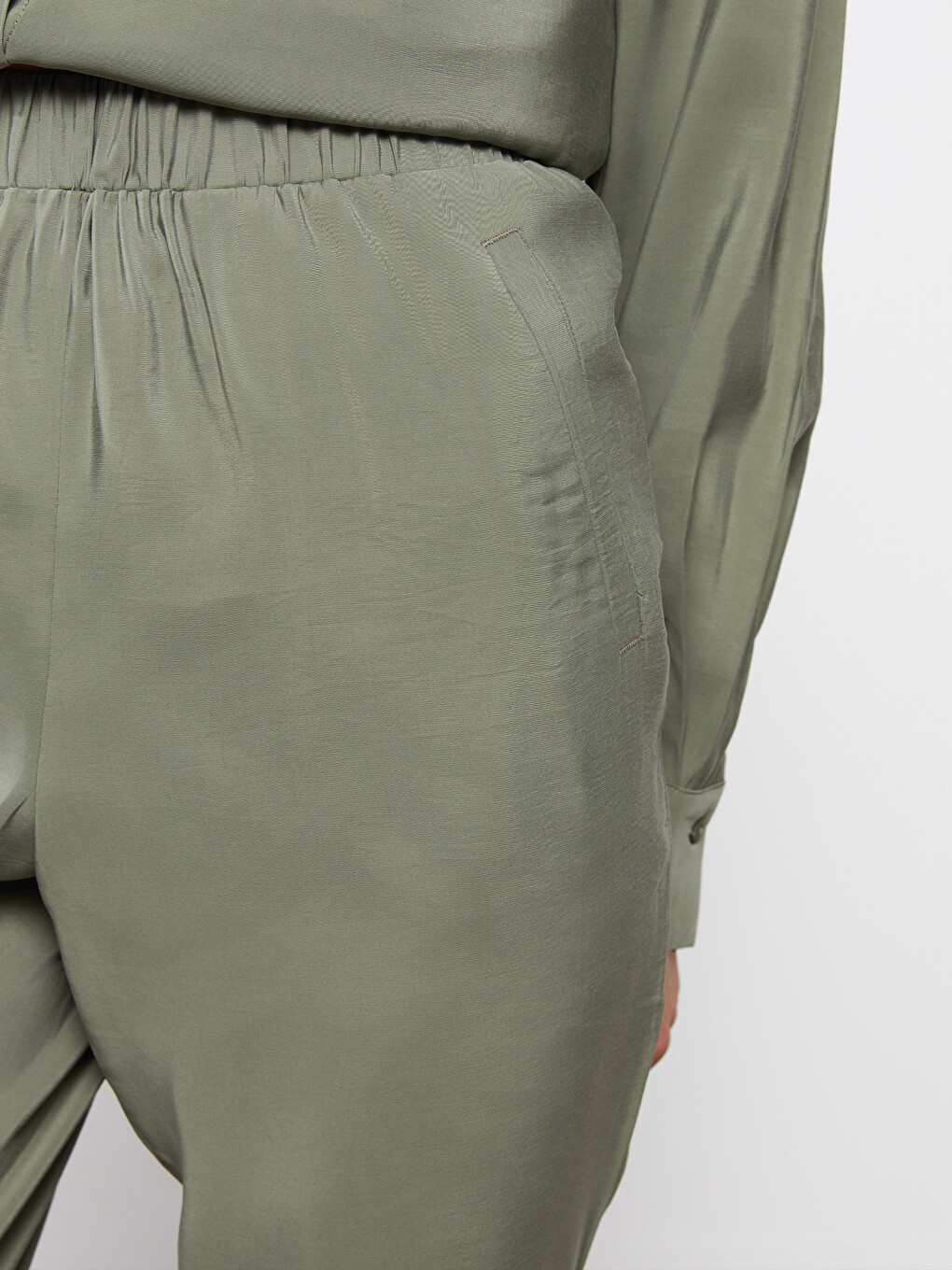 Women's Carrot Fit Plain Trousers-2