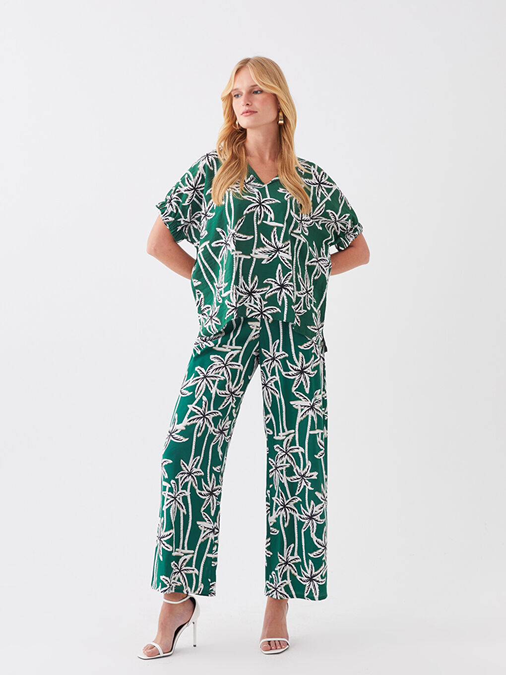 LCWAIKIKI Classic Elasticated Waist Relaxed Fit Women's Trousers -S39810Z8-F9C