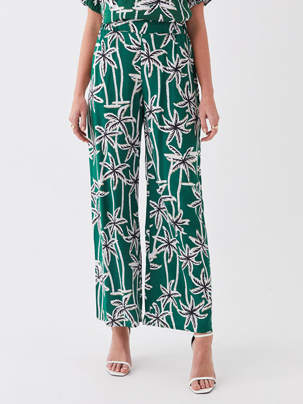 LCWAIKIKI Classic Elasticated Waist Relaxed Fit Women's Trousers -S39810Z8-F9C