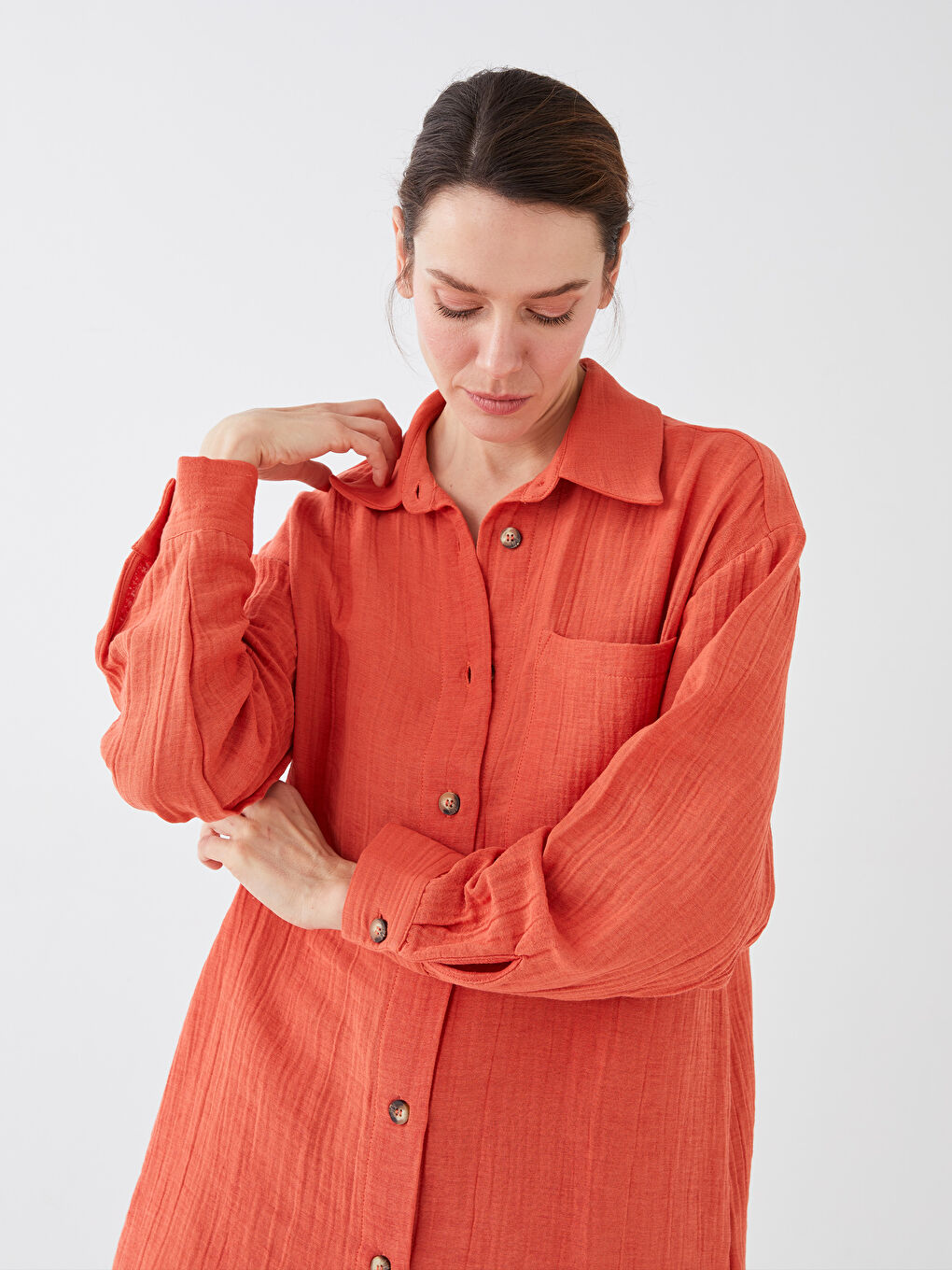 LCWAIKIKI Classic Düz Uzun Kollu Oversize Müslin Kadın Gömlek Tunik -S39835Z8-HC7
