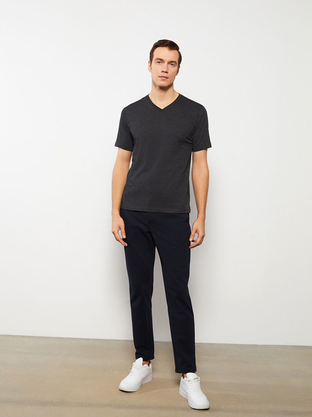 Antrasit V Yaka Kısa Kollu Penye Erkek Tişört-1