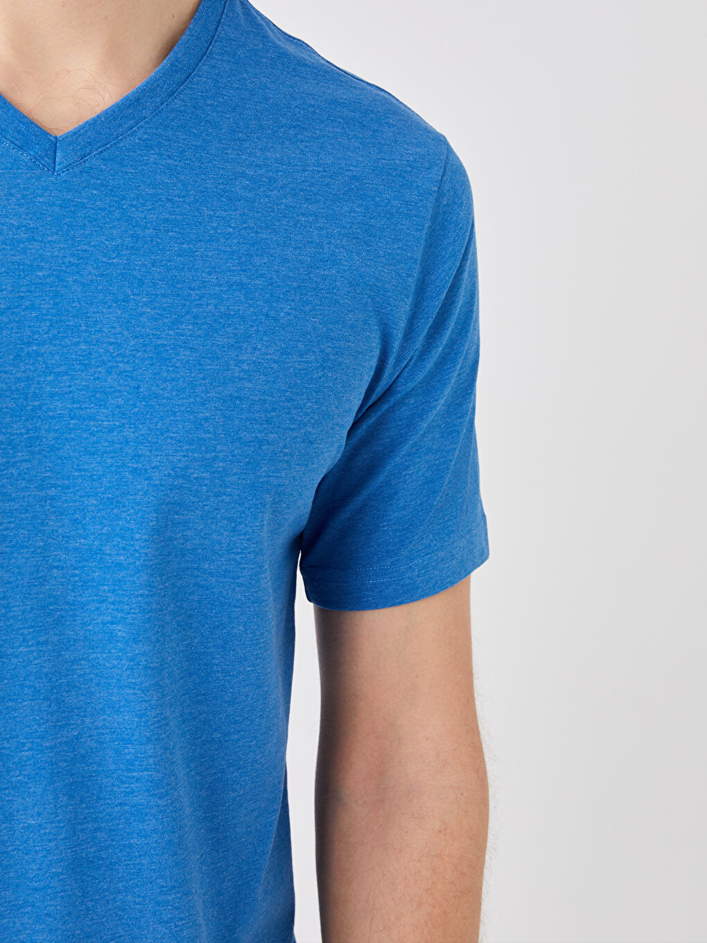 LCWAIKIKI Basic V-Neck Short Sleeve Jersey Men's T-Shirt -S39846Z8-DTB