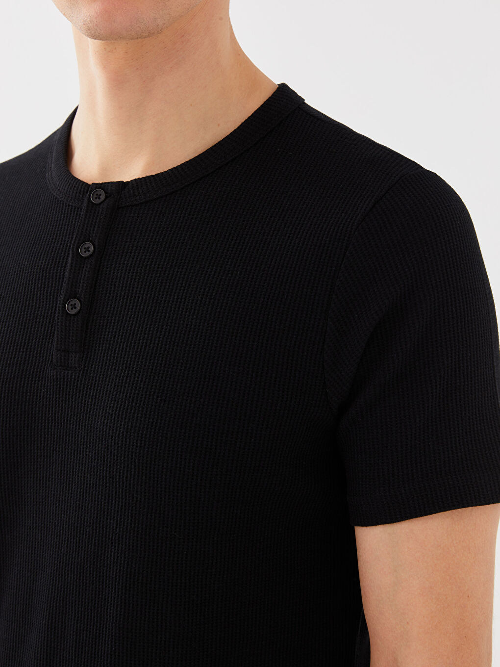 Siyah Bisiklet Yaka Kısa Kollu Erkek Tişört-3