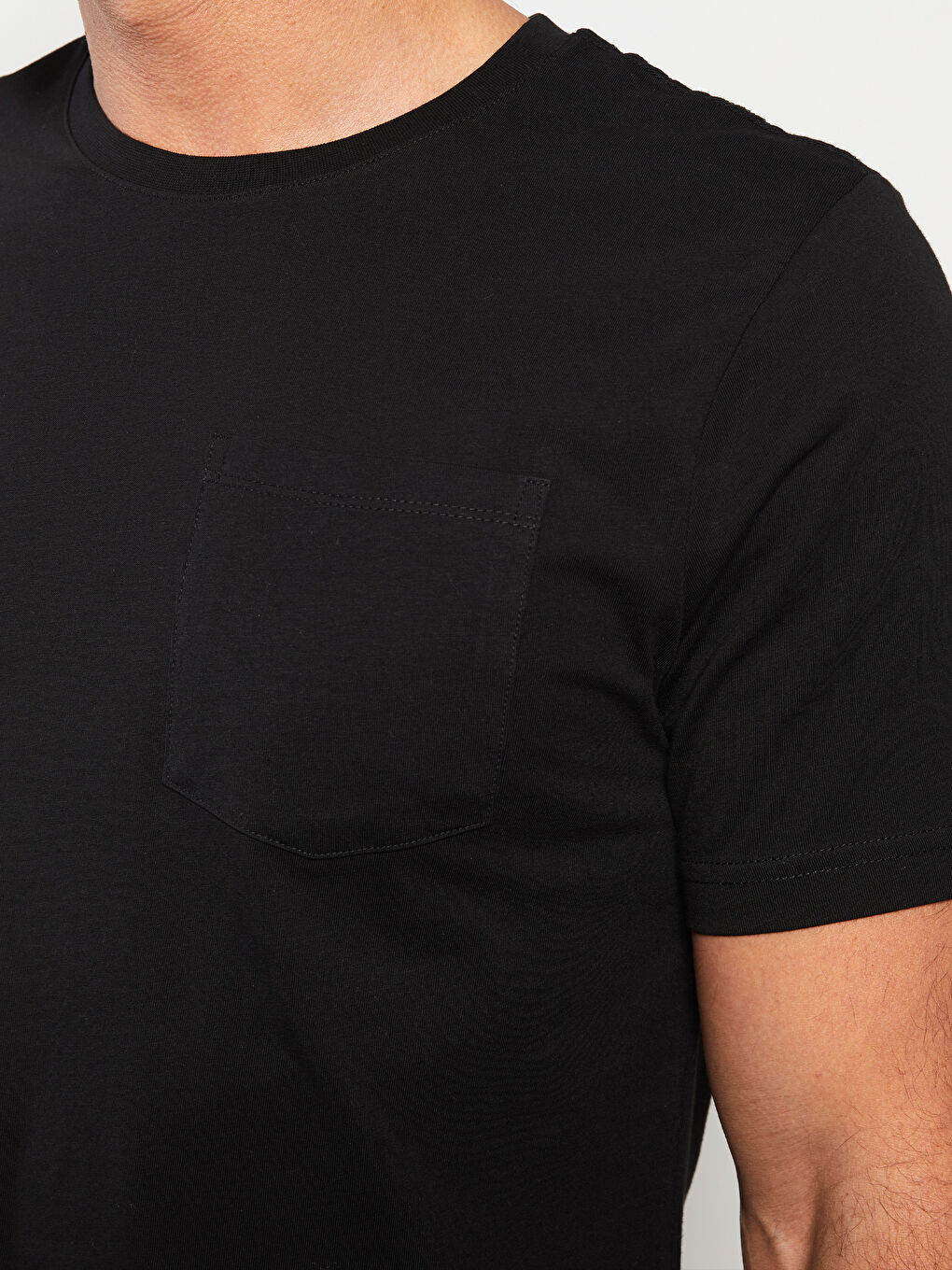 LCWAIKIKI Basic T-shirt à Manches Courtes pour Hommes avec Col Rond -S39851Z8-CVL