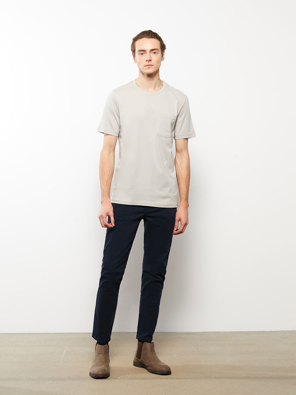 تيشيرت رجالي بياقة دائرية وكم قصير-2