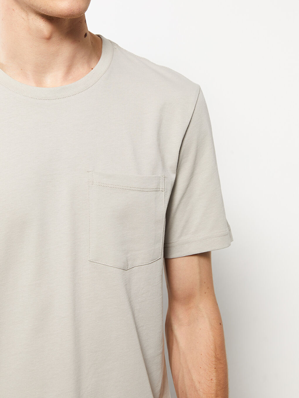 تيشيرت رجالي بياقة دائرية وكم قصير-3