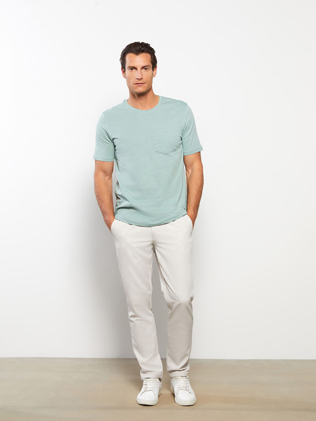 تيشيرت رجالي بياقة دائرية وكم قصير-2