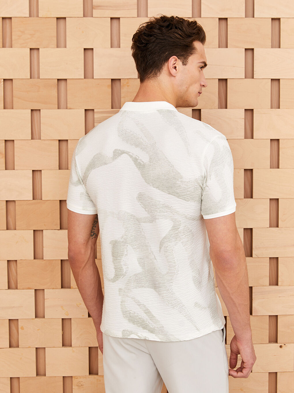 Gri Polo Yaka Kısa Kollu Desenli Erkek Tişört-4