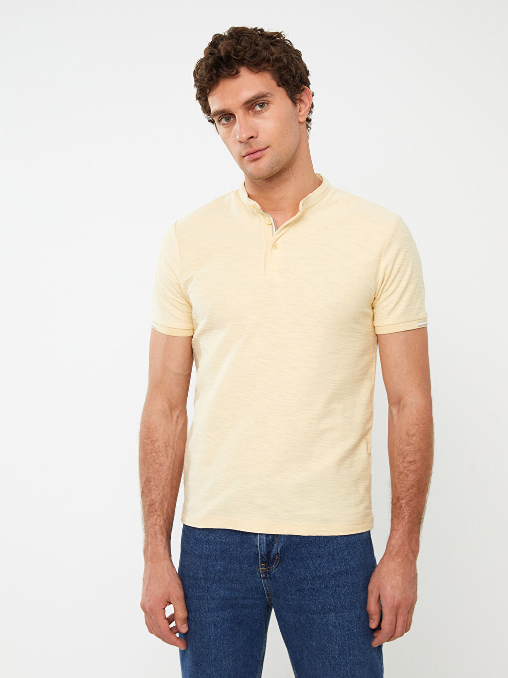 Sarı Hakim Yaka Kısa Kollu Erkek Tişört-1