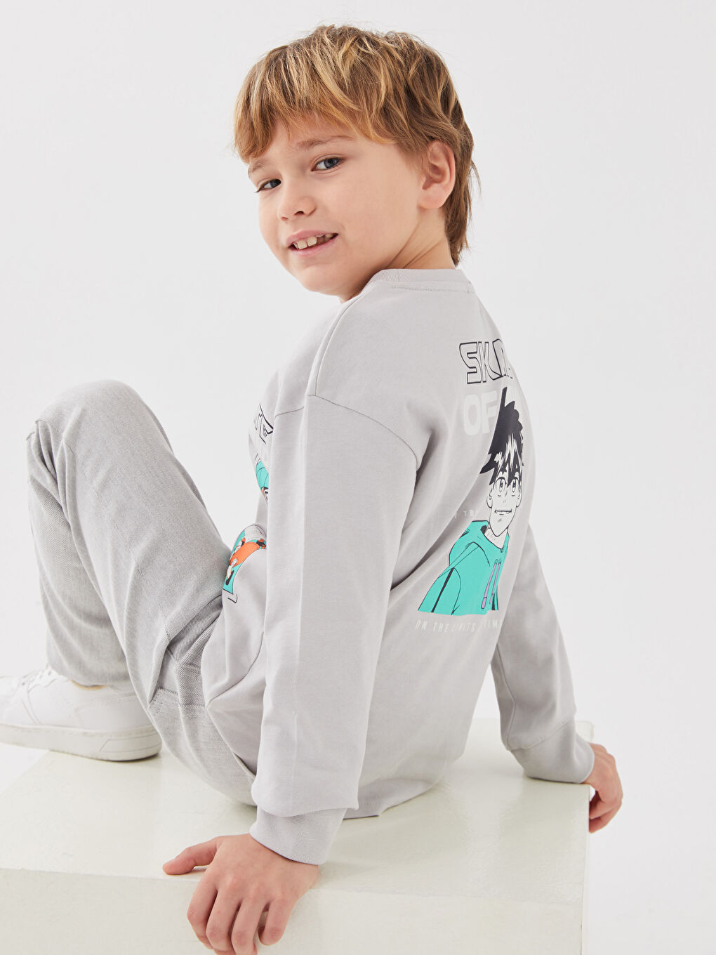 Ұлдарға арналған еркін пішім дөңгелек жағалы принтті футболка-4