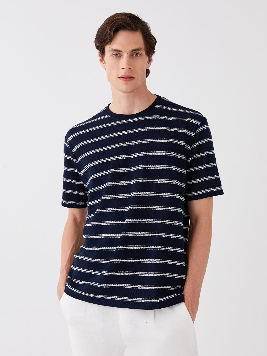 Lacivert Bisiklet Yaka Kısa Kollu Çizgili Keten Karışımlı Erkek Tişört-1