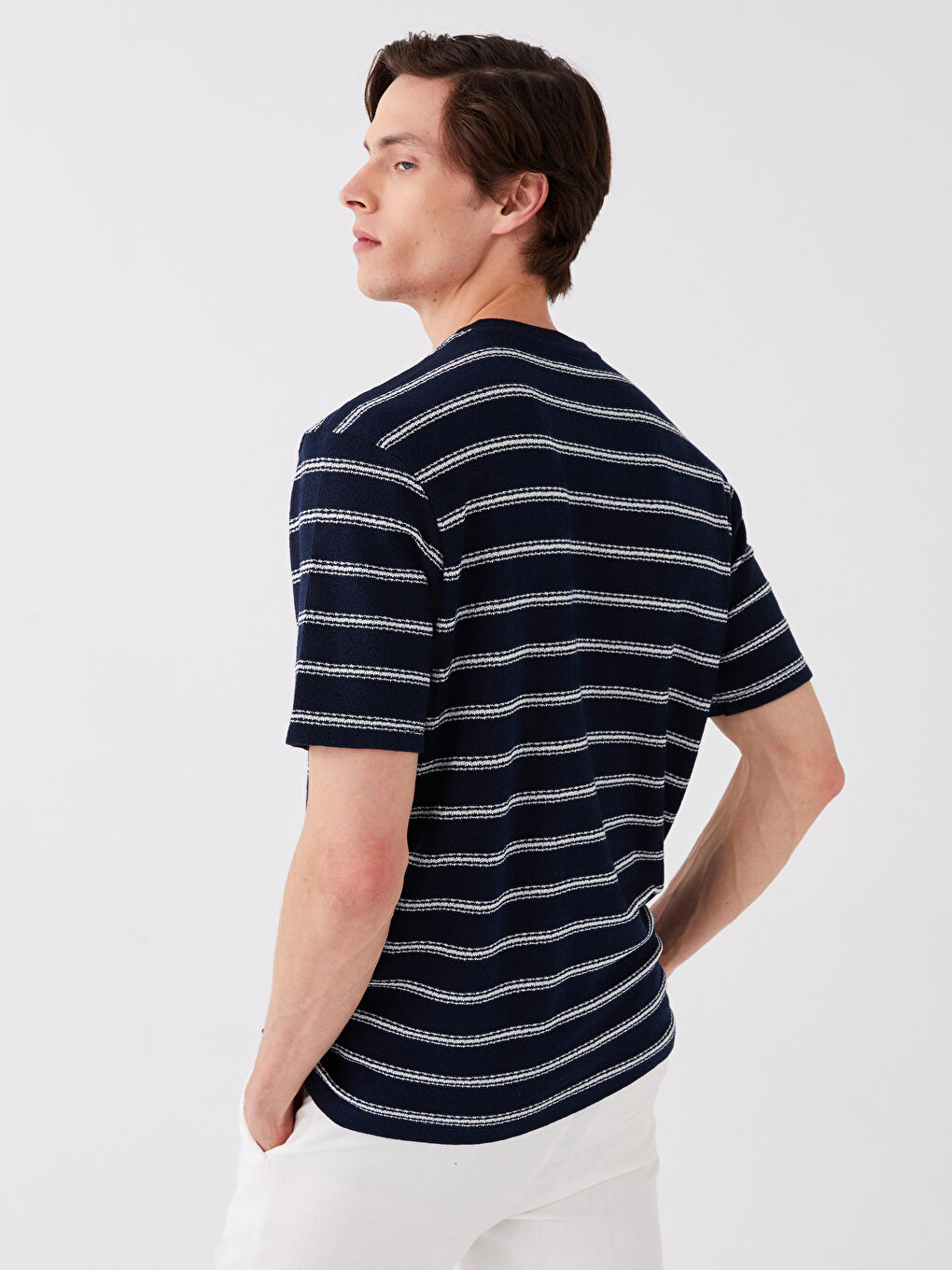 Lacivert Bisiklet Yaka Kısa Kollu Çizgili Keten Karışımlı Erkek Tişört-2