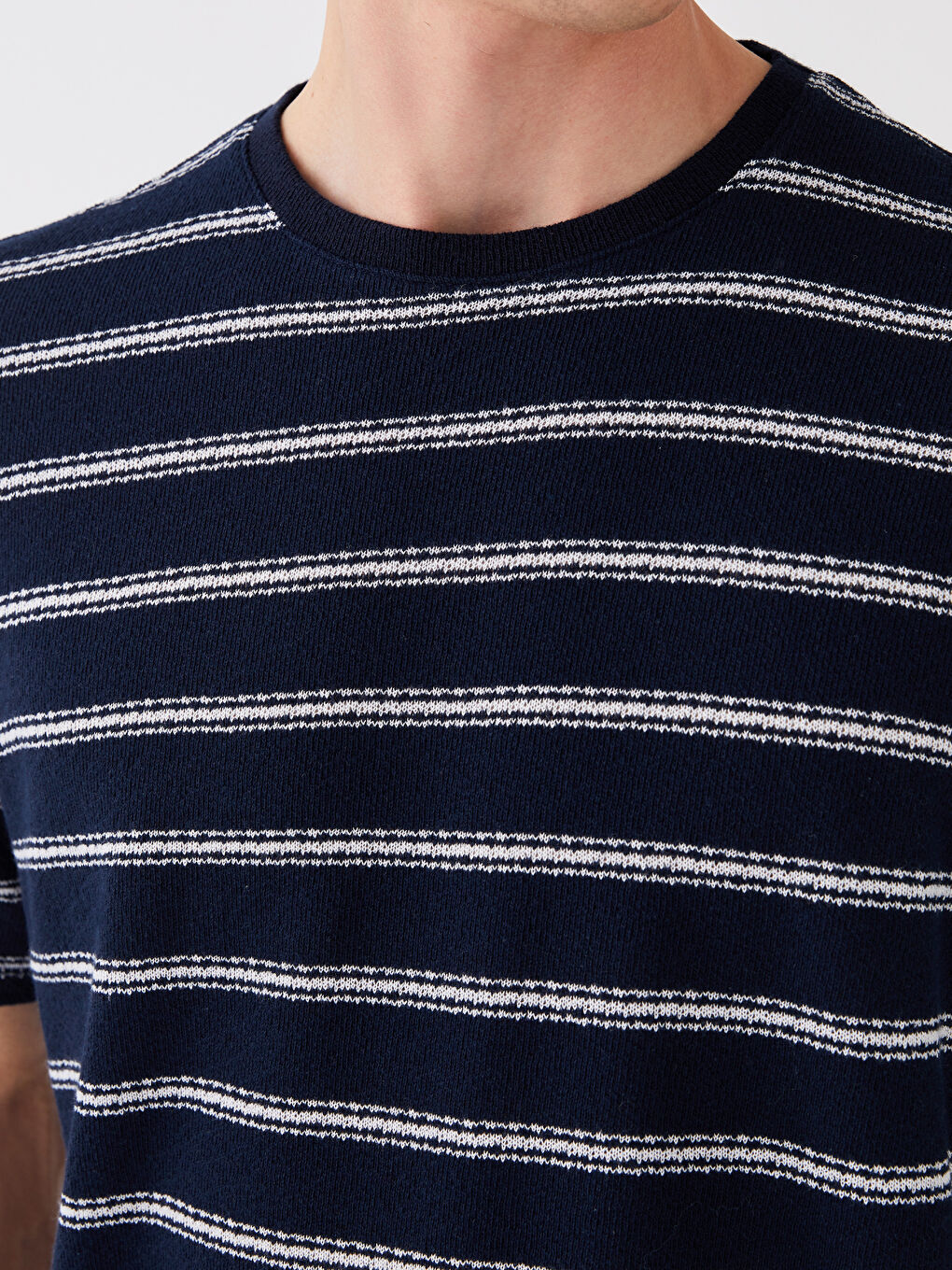 Lacivert Bisiklet Yaka Kısa Kollu Çizgili Keten Karışımlı Erkek Tişört-4