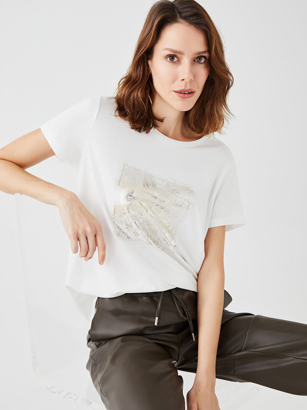 تيشيرت نسائي بأكمام قصيرة وياقة دائرية مطبوع