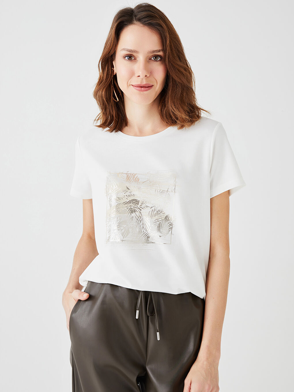 تيشيرت نسائي بأكمام قصيرة وياقة دائرية مطبوع-1