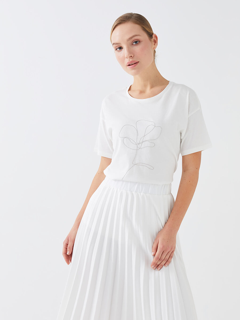 Ekru Bisiklet Yaka Baskılı Kısa Kollu Kadın Tişört