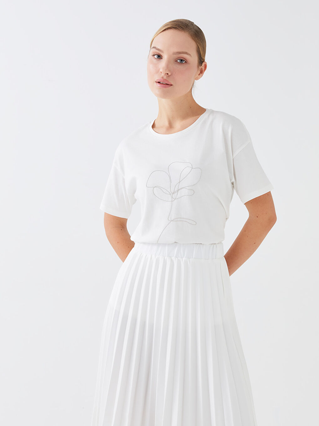 Ekru Bisiklet Yaka Baskılı Kısa Kollu Kadın Tişört-1