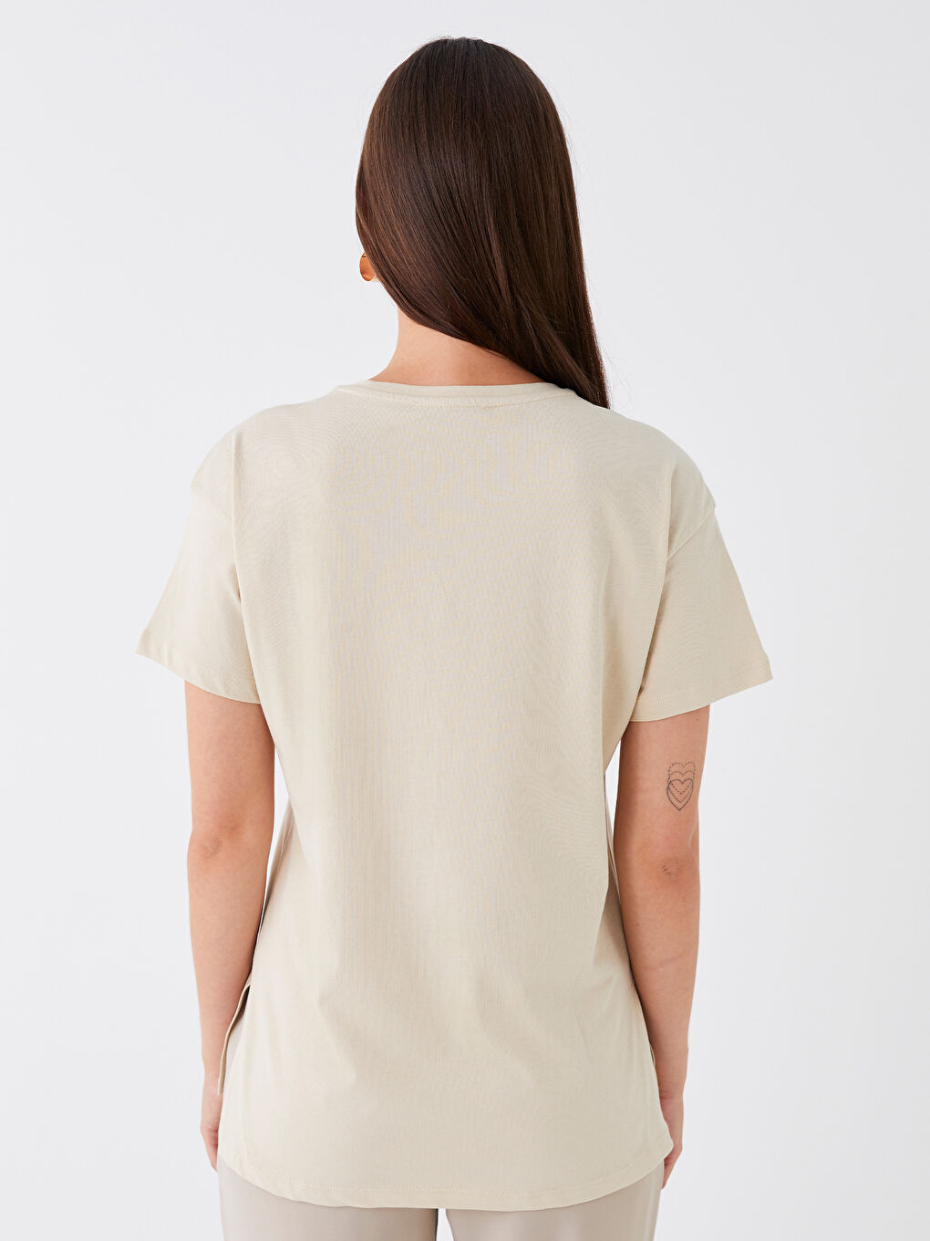 Bej Bisiklet Yaka Baskılı Kısa Kollu Kadın Tişört-4