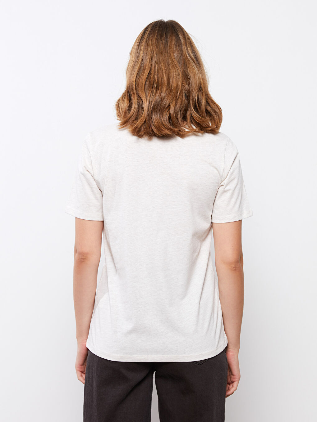 تيشيرت ياقة دائرية كم قصير مطرز بالترتر للسيدات-3