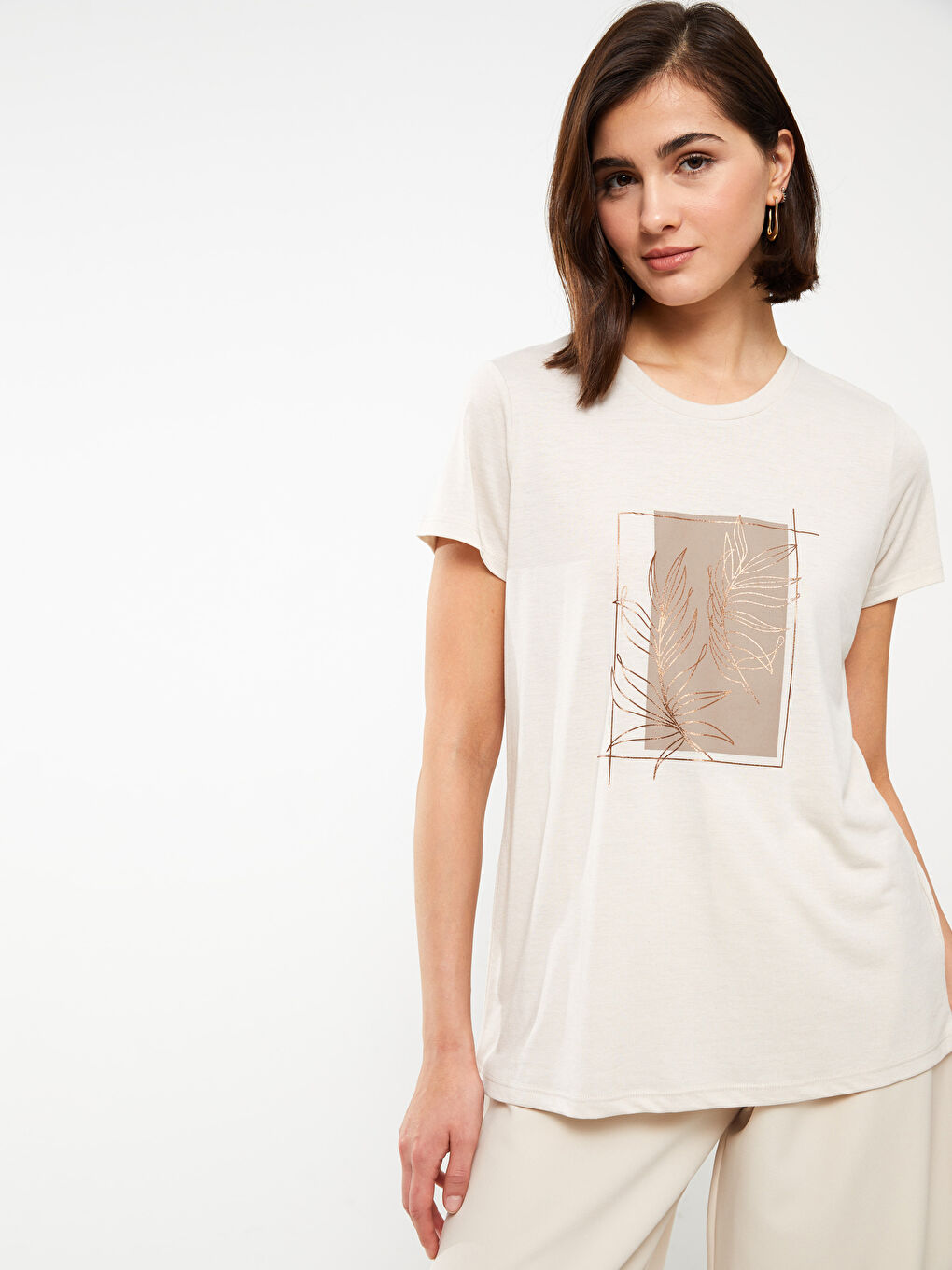 تيشيرت نسائي بأكمام قصيرة وياقة دائرية مطبوع