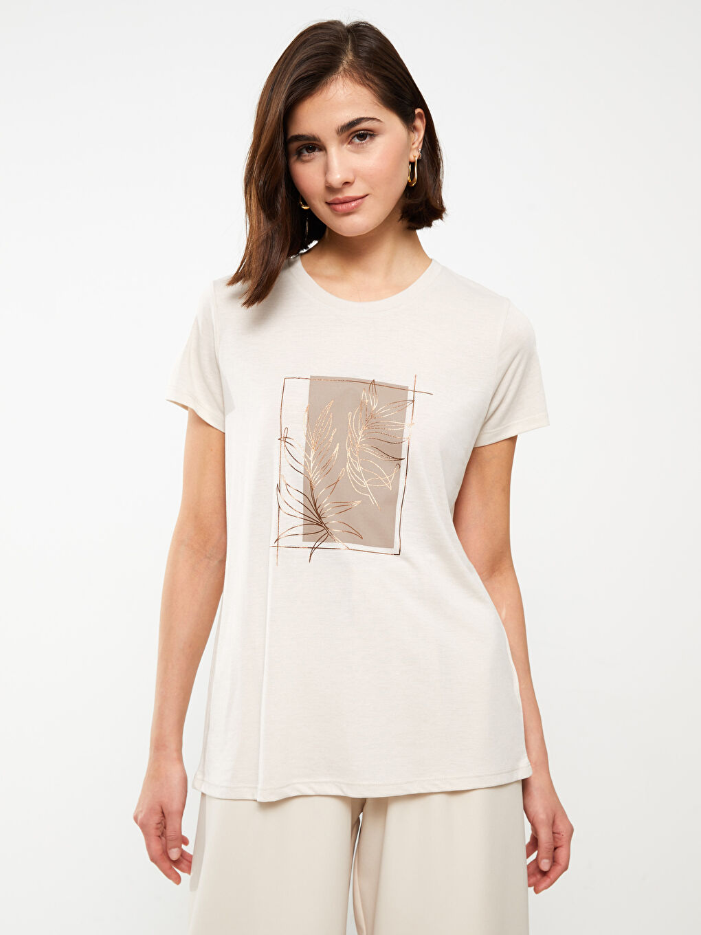 تيشيرت نسائي بأكمام قصيرة وياقة دائرية مطبوع-1