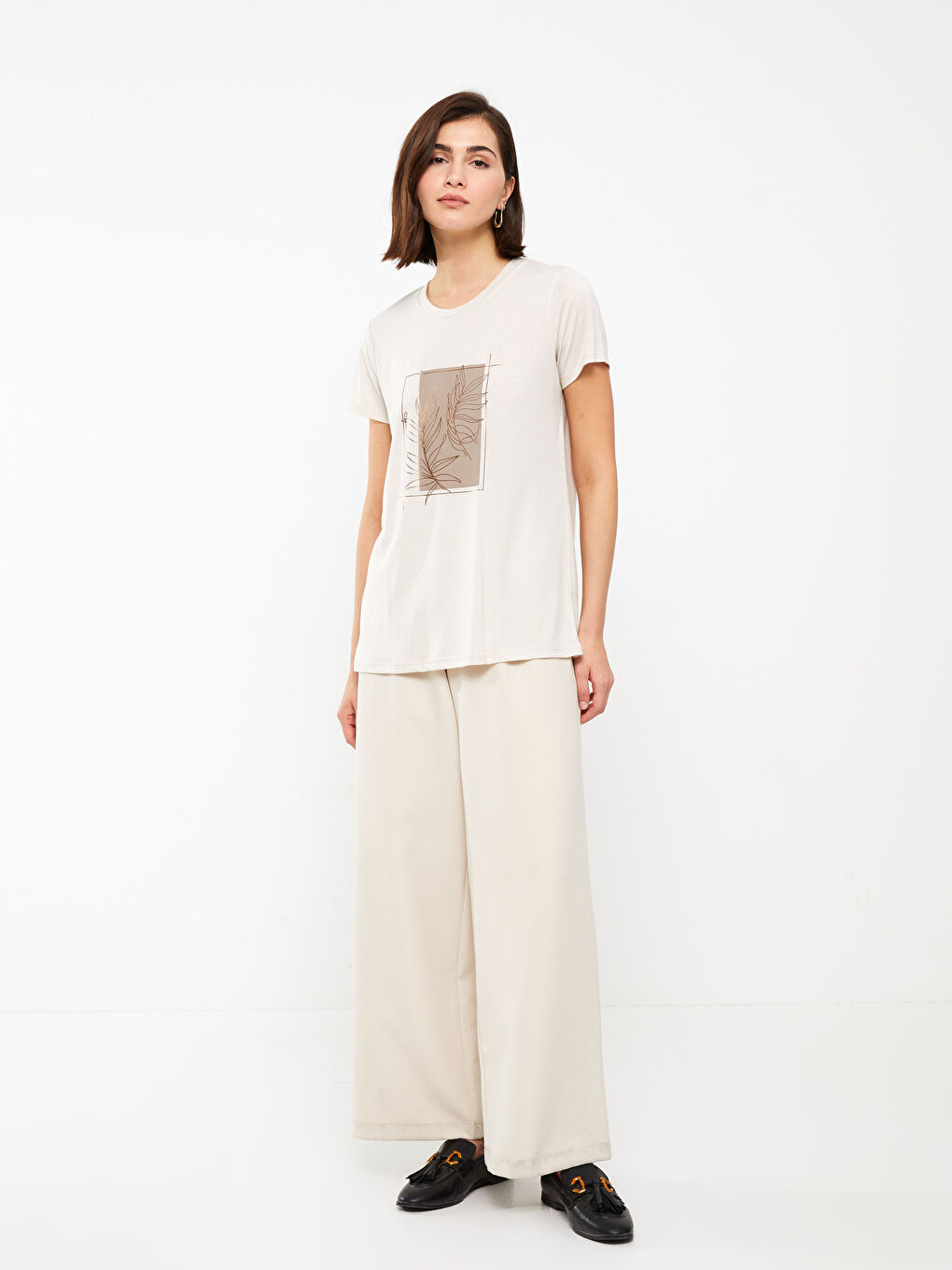 تيشيرت نسائي بأكمام قصيرة وياقة دائرية مطبوع-2