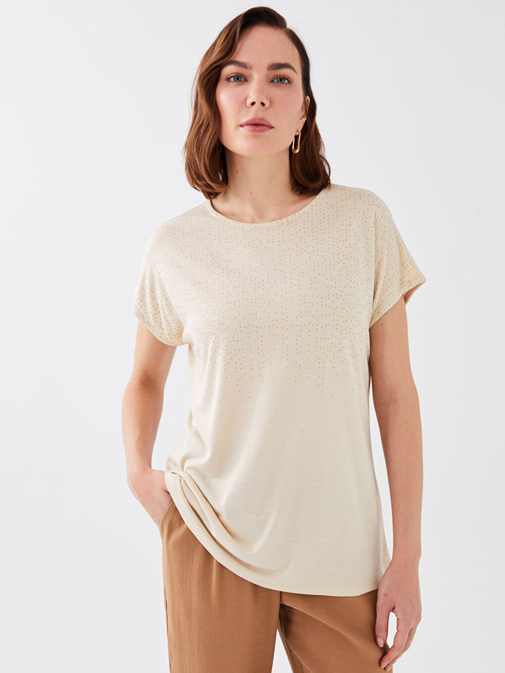 Bej Bisiklet Yaka Taşlı Kısa Kollu Kadın Tişört-1