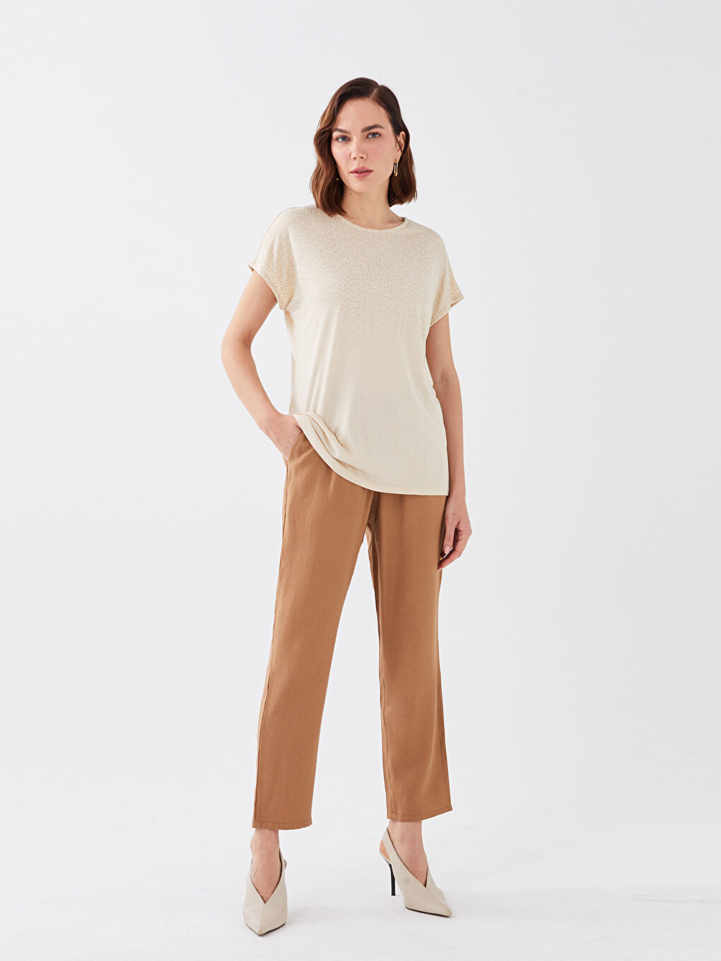 Bej Bisiklet Yaka Taşlı Kısa Kollu Kadın Tişört-2