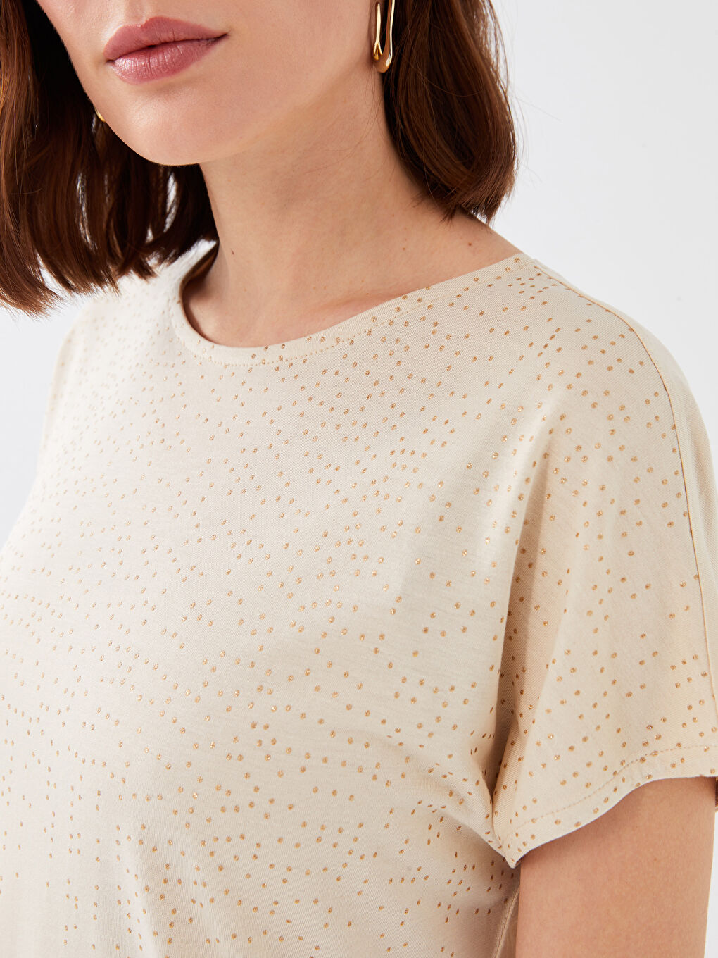 Bej Bisiklet Yaka Taşlı Kısa Kollu Kadın Tişört-3