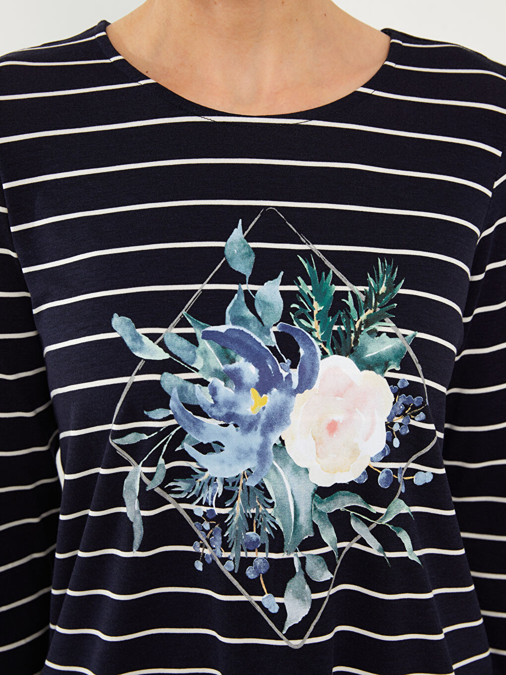 Crew Neck Printed Long Sleeve Women's T-Shirt-3