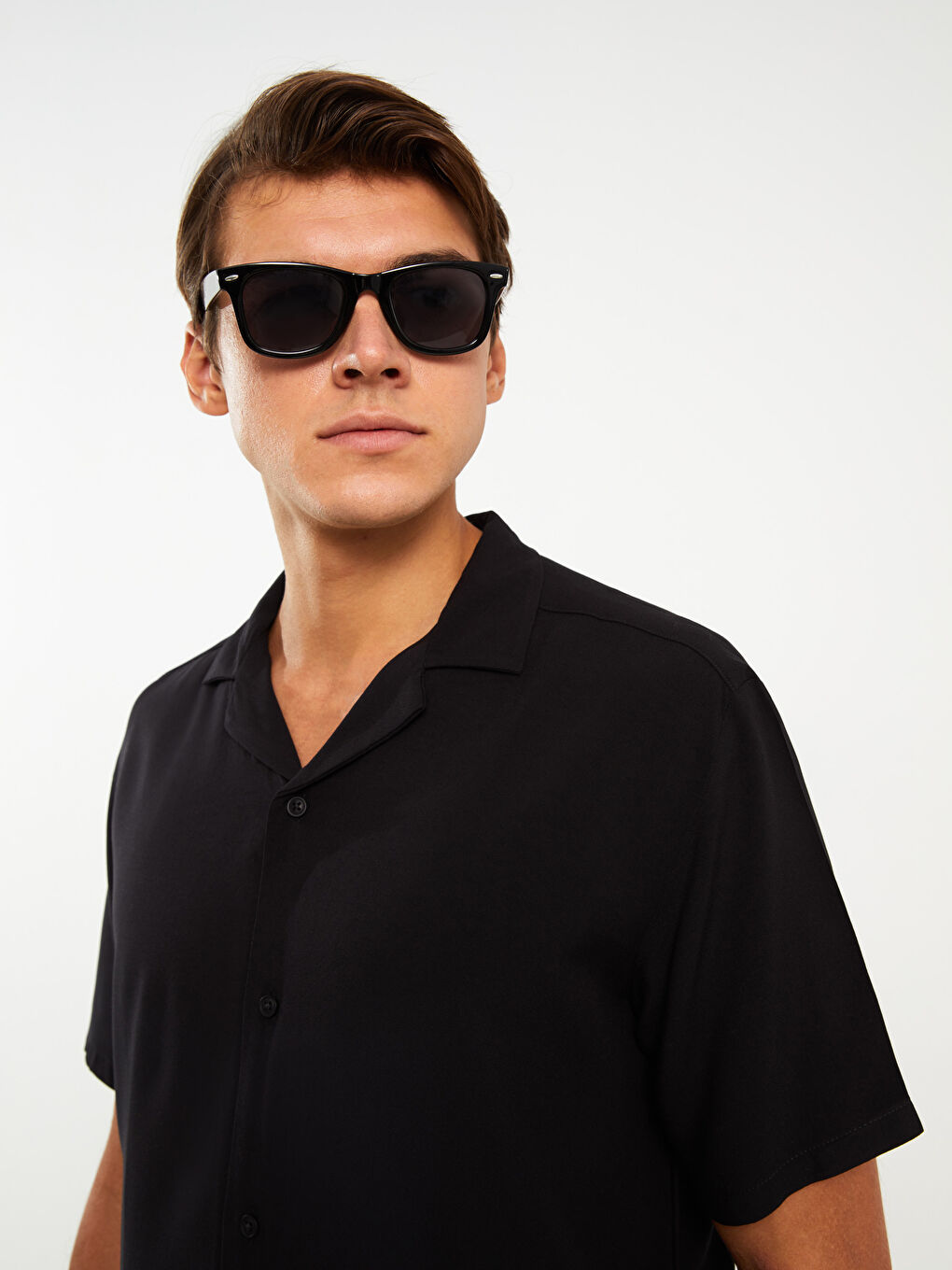 Siyah Regular Fit Resort Yaka Kısa Kollu Erkek Gömlek-2