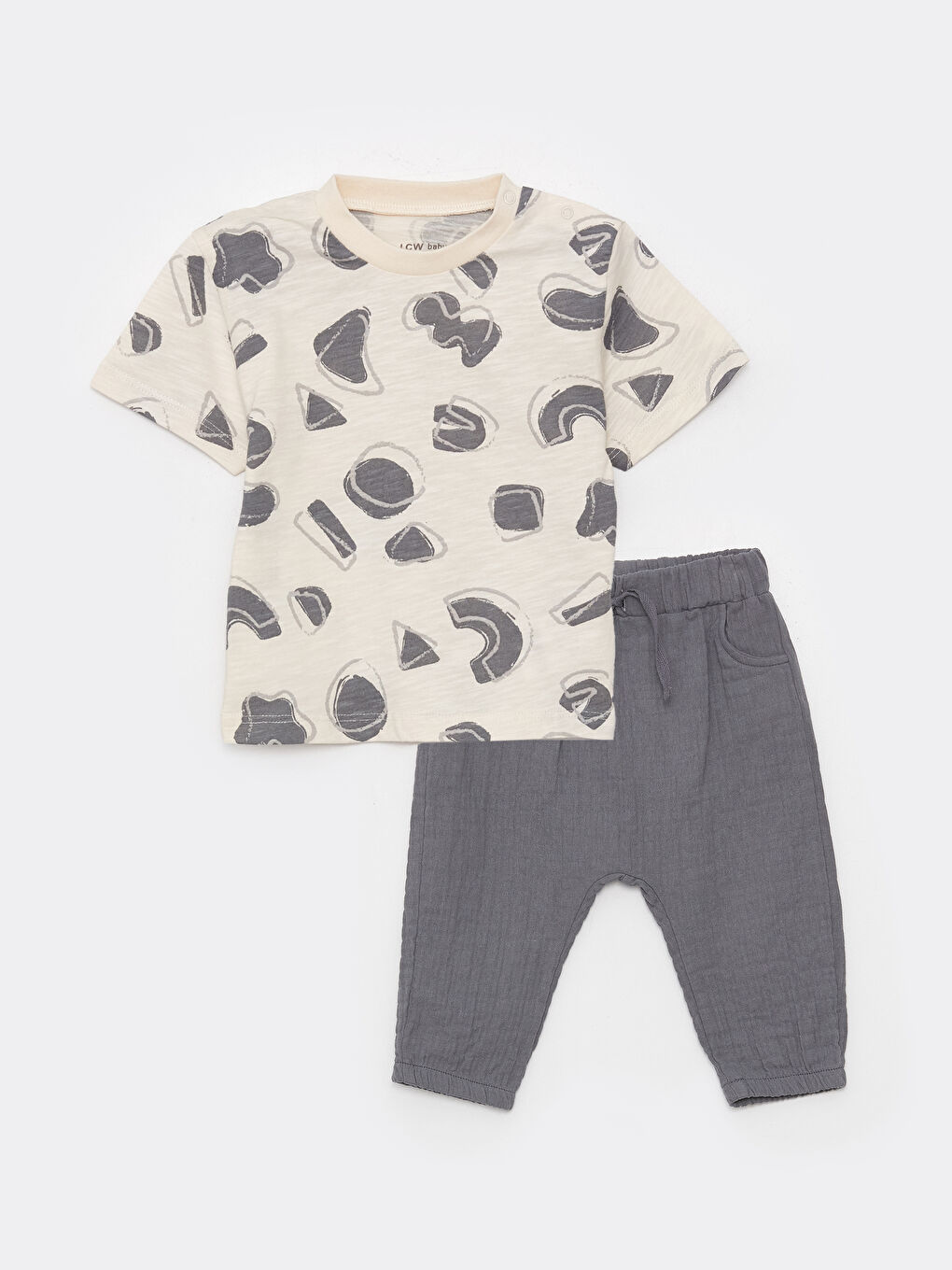 LCW baby Majica kratkih rukava sa okruglim izrezom i štampom za bebe dečake i pantalone - komplet od 2 dela -S3AA96Z1-LRB