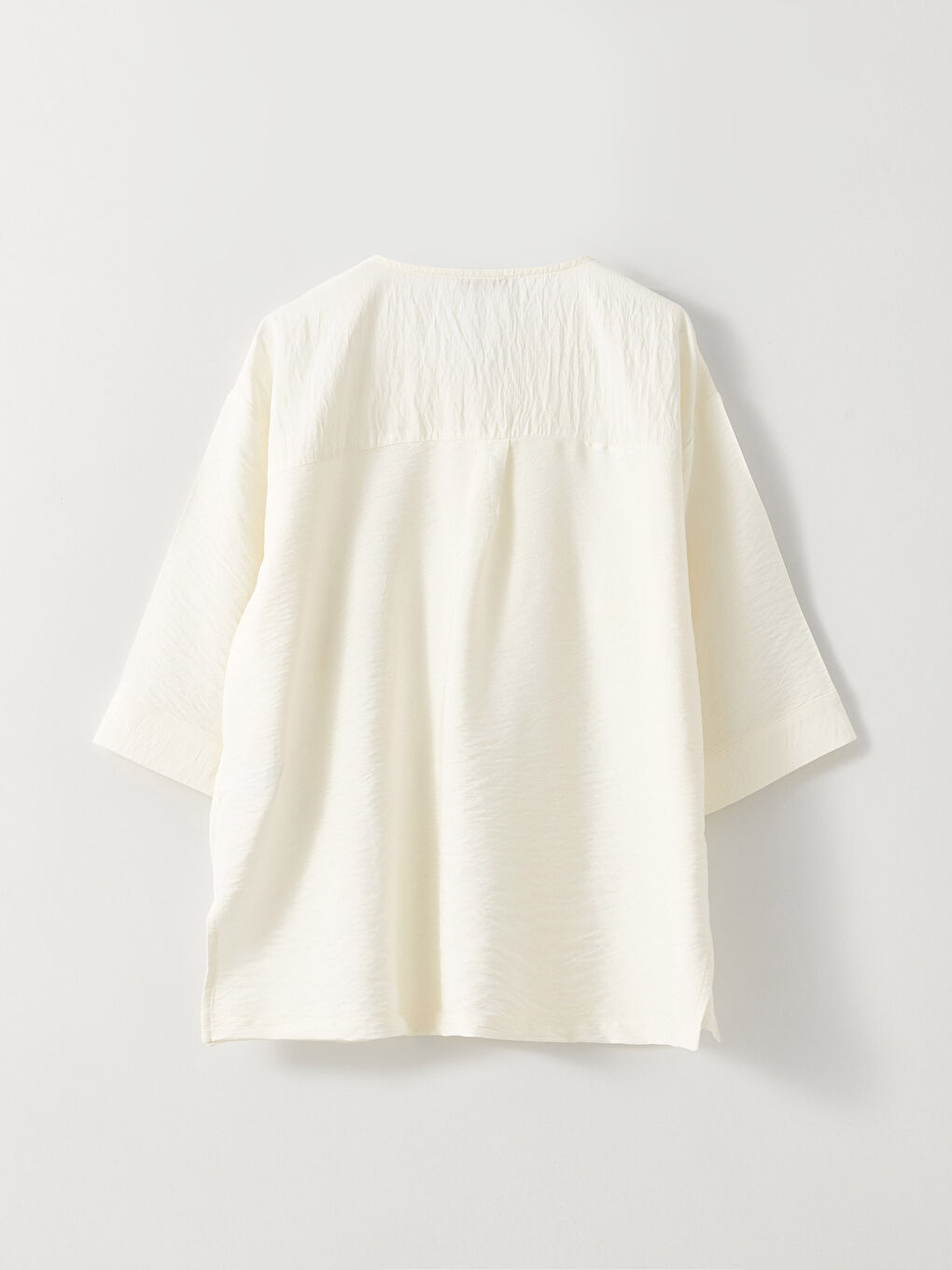 بلوزة سادة أوفراسايز بياقة بشق للسيدات-7