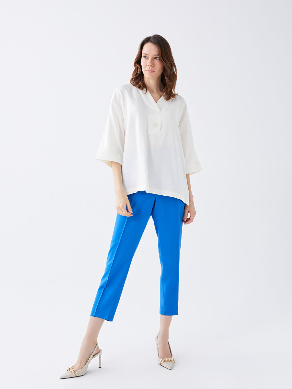 بلوزة سادة أوفراسايز بياقة بشق للسيدات-2