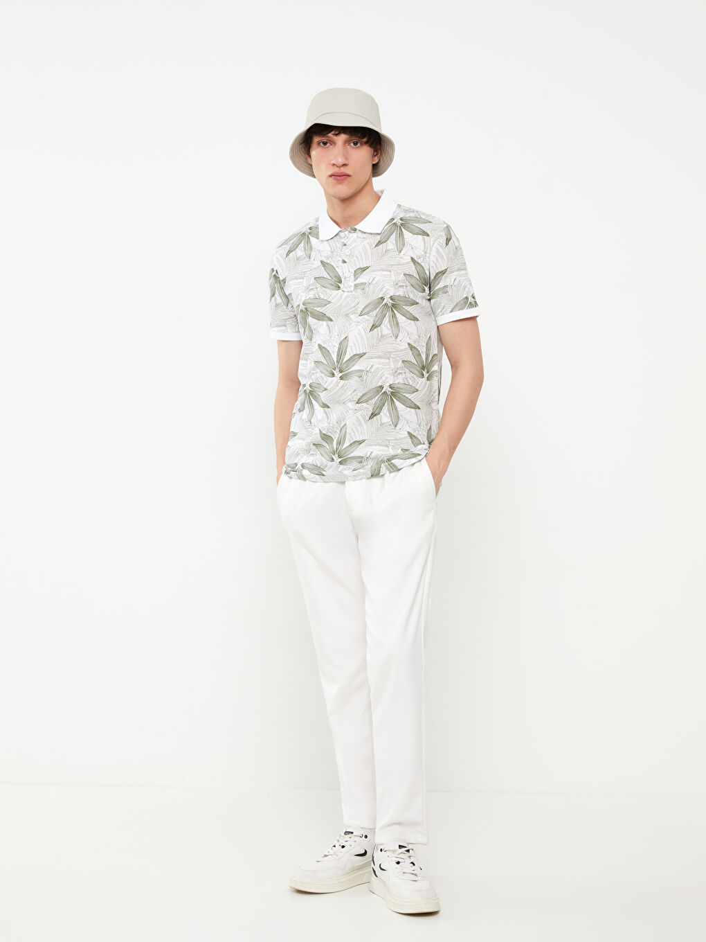 Beyaz Polo Yaka Kısa Kollu Desenli Erkek Tişört-2