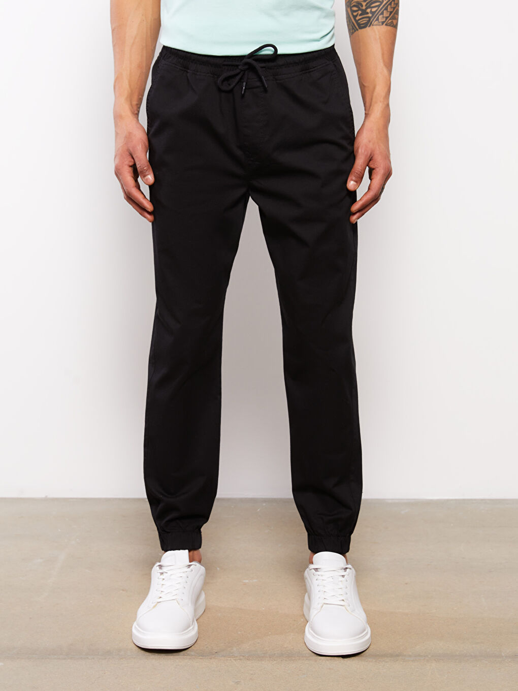 Siyah Standart Kalıp Gabardin Erkek Jogger Pantolon-2