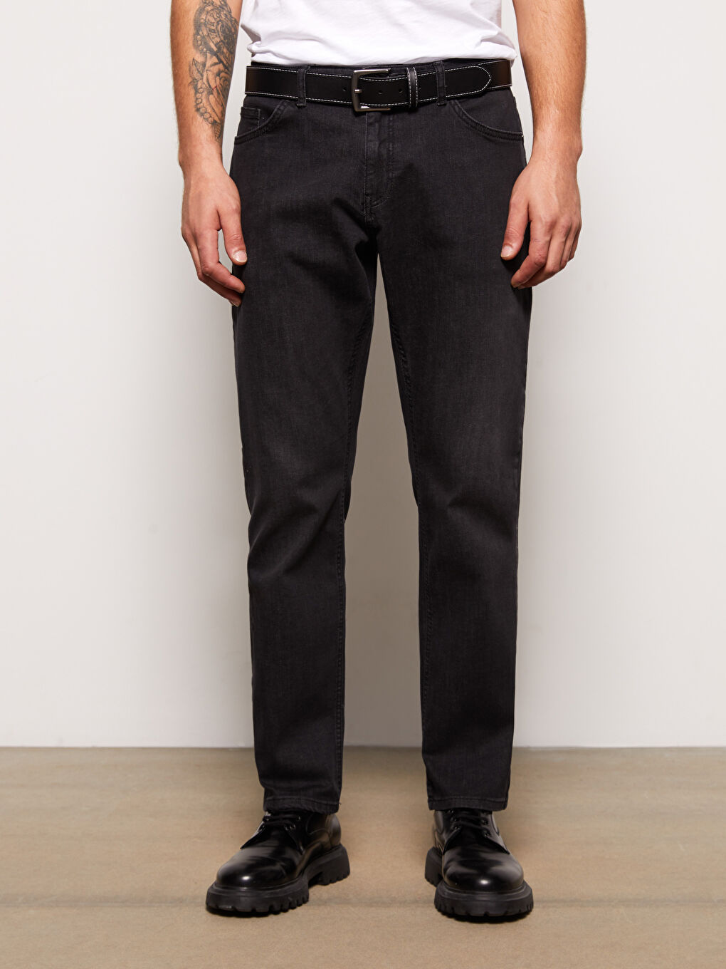 779 جينز بقصة عادية للرجال-3